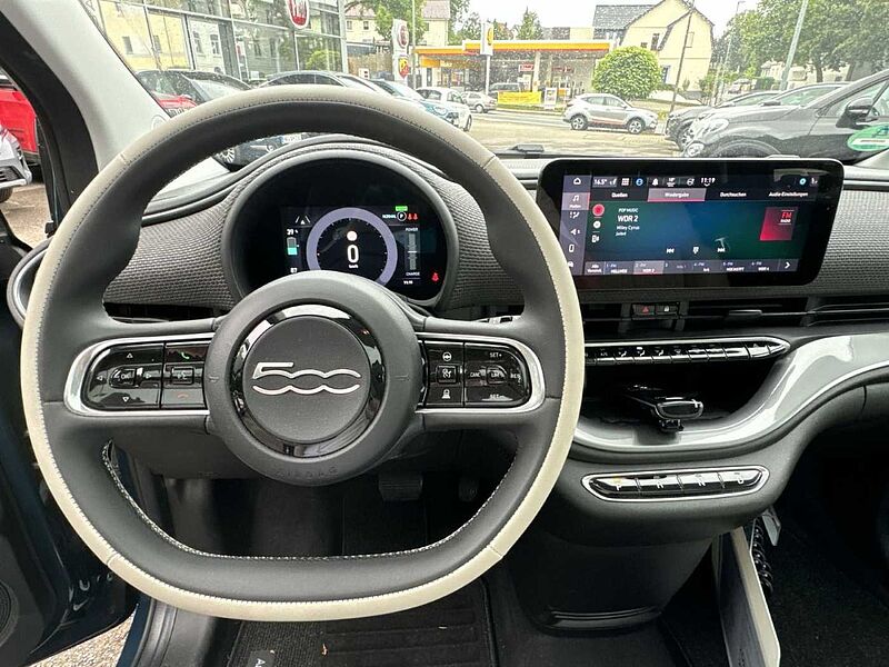 Fiat 500e La Prima 42KW Glasdach CarPlay Navi uvm.