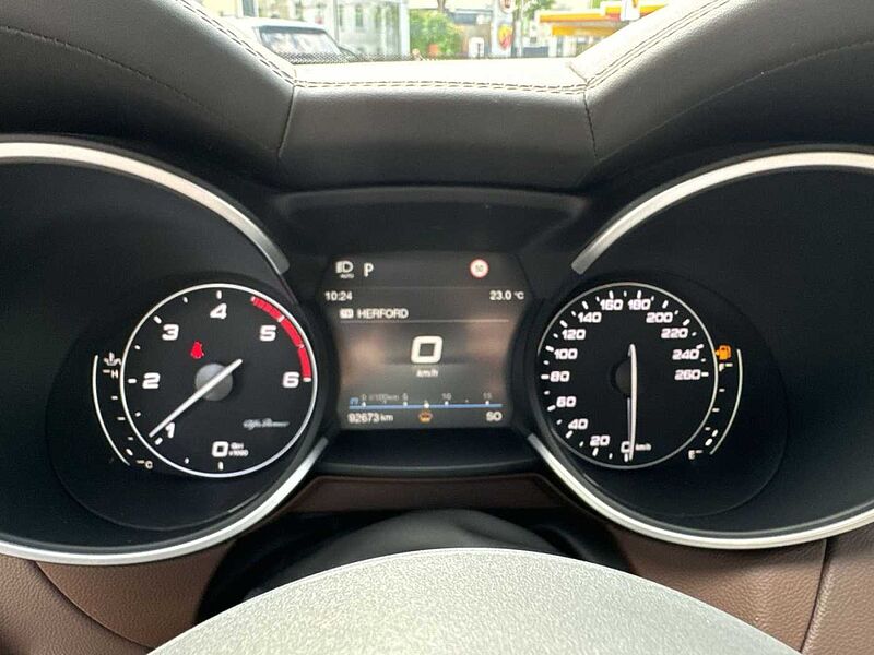 Alfa Romeo Stelvio 2,2 JTD Sprint Q4 Leder Pano