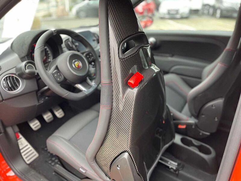 Abarth 595C Tech Pkt Beats 17' Sabelt Carbon Verdeck Schwarz