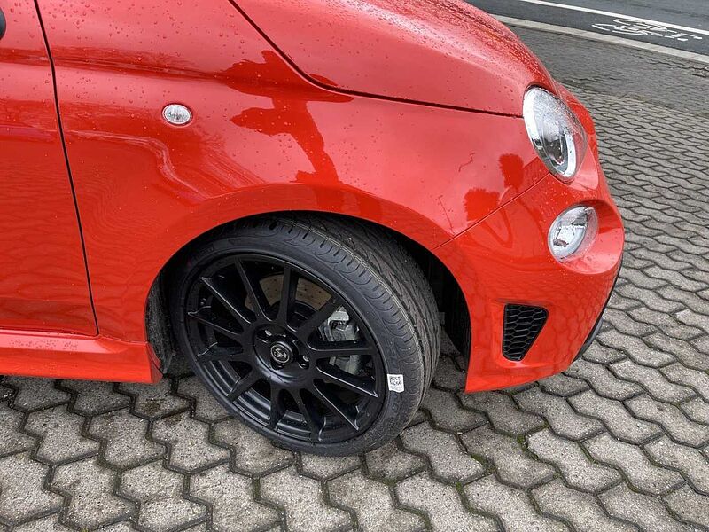 Abarth 595C Tech Pkt Beats 17' Sabelt Carbon Verdeck Schwarz