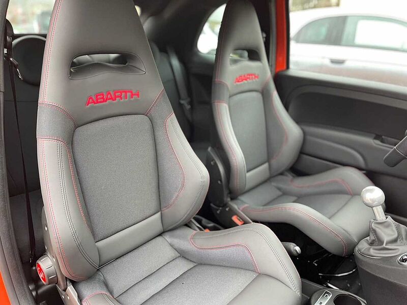 Abarth 595C Tech Pkt Beats 17' Sabelt Carbon Verdeck Schwarz